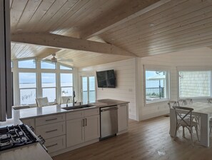 Fridge, microwave, oven, stovetop - Luxurious Pensacola Waterfront Beach House (Pensacola)