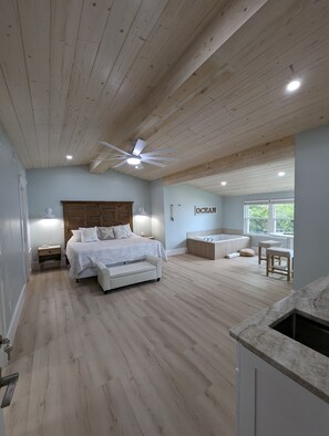 4 bedrooms, WiFi, bed sheets - Luxurious Pensacola Waterfront Beach House (Pensacola)