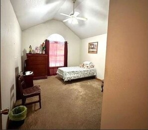 3 chambres, fer et planche à repasser, Wi-Fi, literie fournie