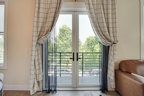 Smart TV - The Swiss Post Apartment A (Highland)