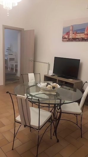 Family Quadruple Room | Desk, laptop workspace, soundproofing, iron/ironing board - Casa Boss Oblivium (Florence)