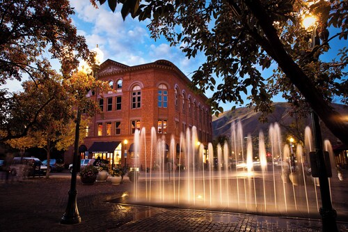 Downtown Aspen Corner Condo, Mountain Views, Steps to City Market & Gondola