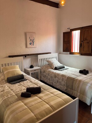 2 bedrooms, iron/ironing board, WiFi, bed sheets