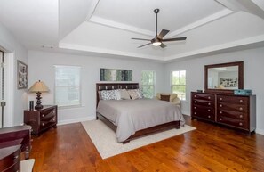 4 slaapkamers, een strijkplank/strijkijzer, wifi, beddengoed