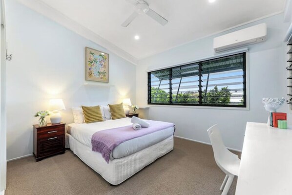 6 habitaciones, escritorio, tabla de planchar con plancha y wifi 