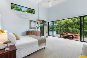 6 habitaciones, escritorio, tabla de planchar con plancha y wifi 