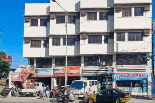 RedDoorz @ H.F. Golden Travellers Inn