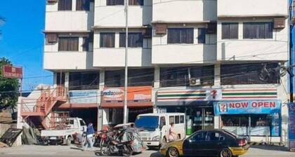 RedDoorz @ H.F. Golden Travellers Inn