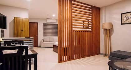 RedDoorz @ H.F. Golden Travellers Inn