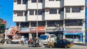 A multi-story building with a 7-Eleven convenience store on the ground floor. - RedDoorz @ HF Golden Travellers Inn (Iloilo)