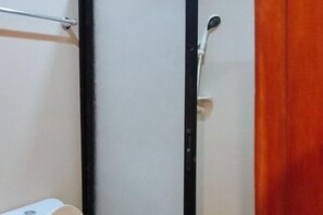 Room - RedDoorz @ H.F. Golden Travellers Inn (Iloilo City)