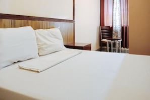 Room - RedDoorz @ H.F. Golden Travellers Inn (Iloilo City)