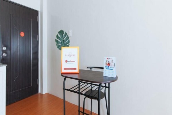 Interior - RedDoorz @ H.F. Golden Travellers Inn (Iloilo City)