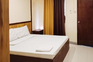 Room - RedDoorz @ H.F. Golden Travellers Inn (Iloilo City)