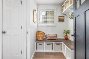 Interior - Quaint Boise Bench Home: Modern with a private yard. Great Location (Boise)