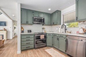 Private kitchen - Quaint Boise Bench Home: Modern with a private yard. Great Location (Boise)