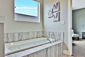Luxury House, Mountain View | Bathroom | Separate tub and shower, free toiletries, towels, soap - Entrada at Moab 429 and 611 (Moab)
