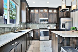 Luksushus, fjellutsikt | Eget kjøkken | Kjøleskap, mikrobølgeovn, ovn og kokeplater