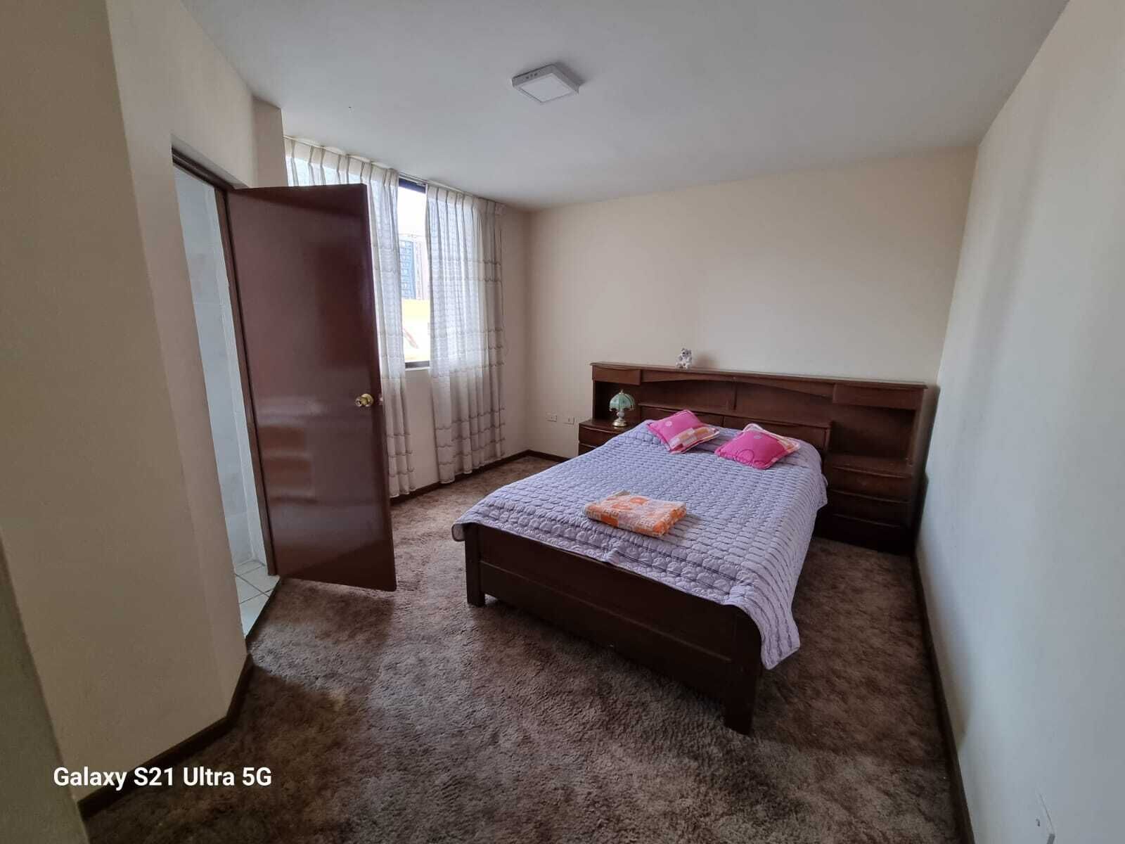 3 habitaciones, tabla de planchar con plancha, wifi y ropa de cama 