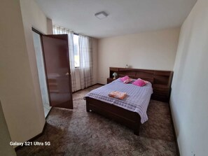 3 soverom, strykejern/-brett, wi-fi og sengetøy