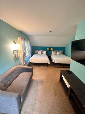 2 bedrooms, desk, iron/ironing board, travel cot - Sleep Woodstock - Deluxe Suite (Woodstock)