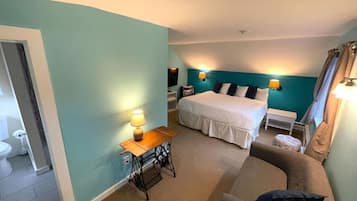 2 bedrooms, desk, iron/ironing board, travel crib