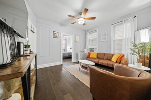 Smart TV - Fascinating apartment 10 min path and 20 min New York  (Jersey City)