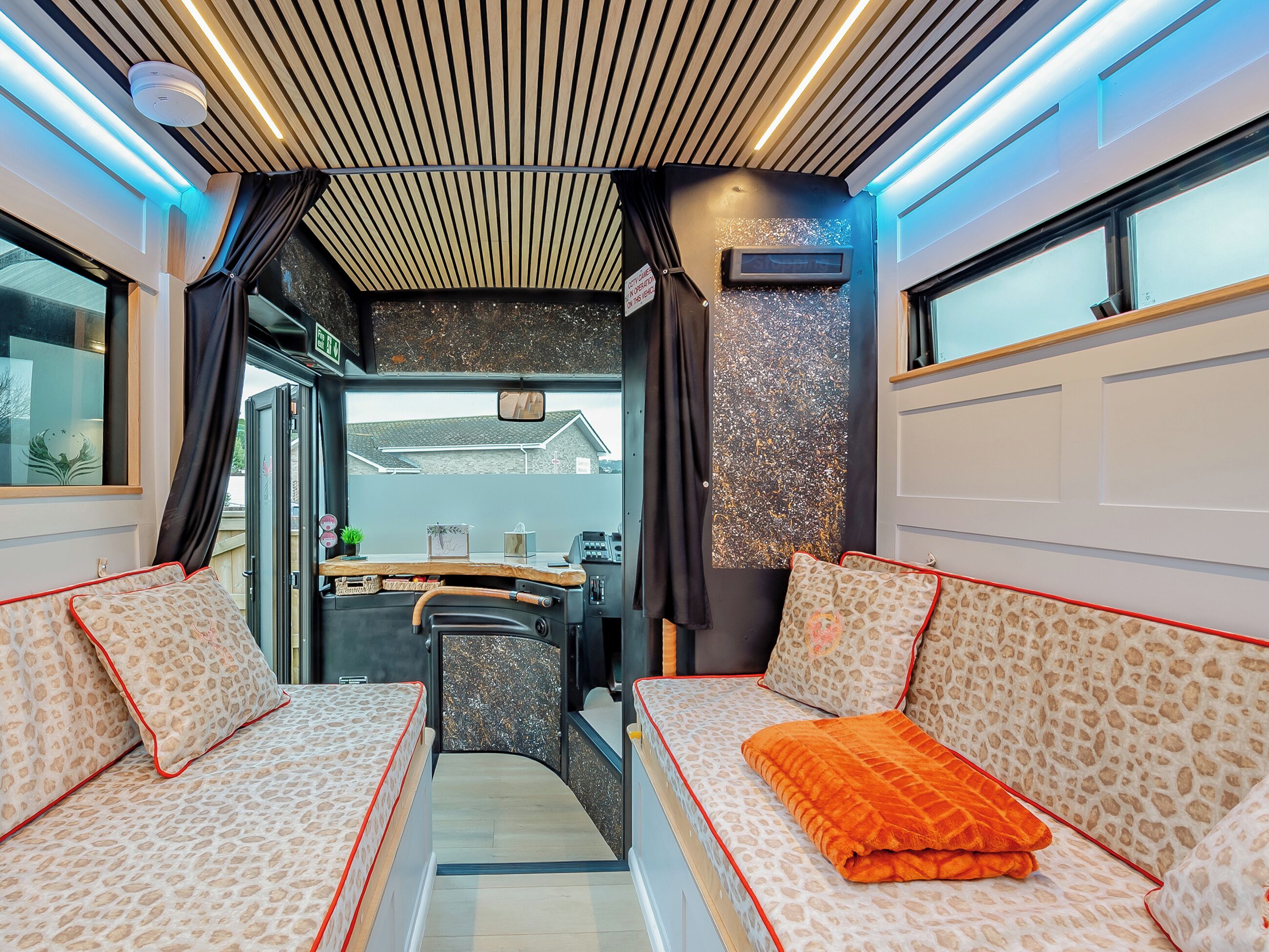 Experience A Unique Getaway At The Phoenix Star Bus In Goodrington. - Totnes