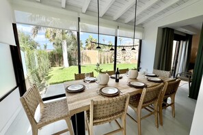 Dining - Luxury house with pool, jacuzzi, and views of the sea and golf course. (Santa Cruz de Tenerife)