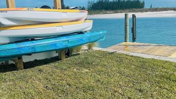 沙滩椅、沙滩毛巾