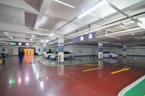 Free self parking - Dalian Huafa New Town Hotel Apartment (Dalian)