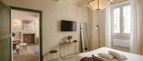 1 dormitori, planxa i posts de planxar, wifi i roba de llit