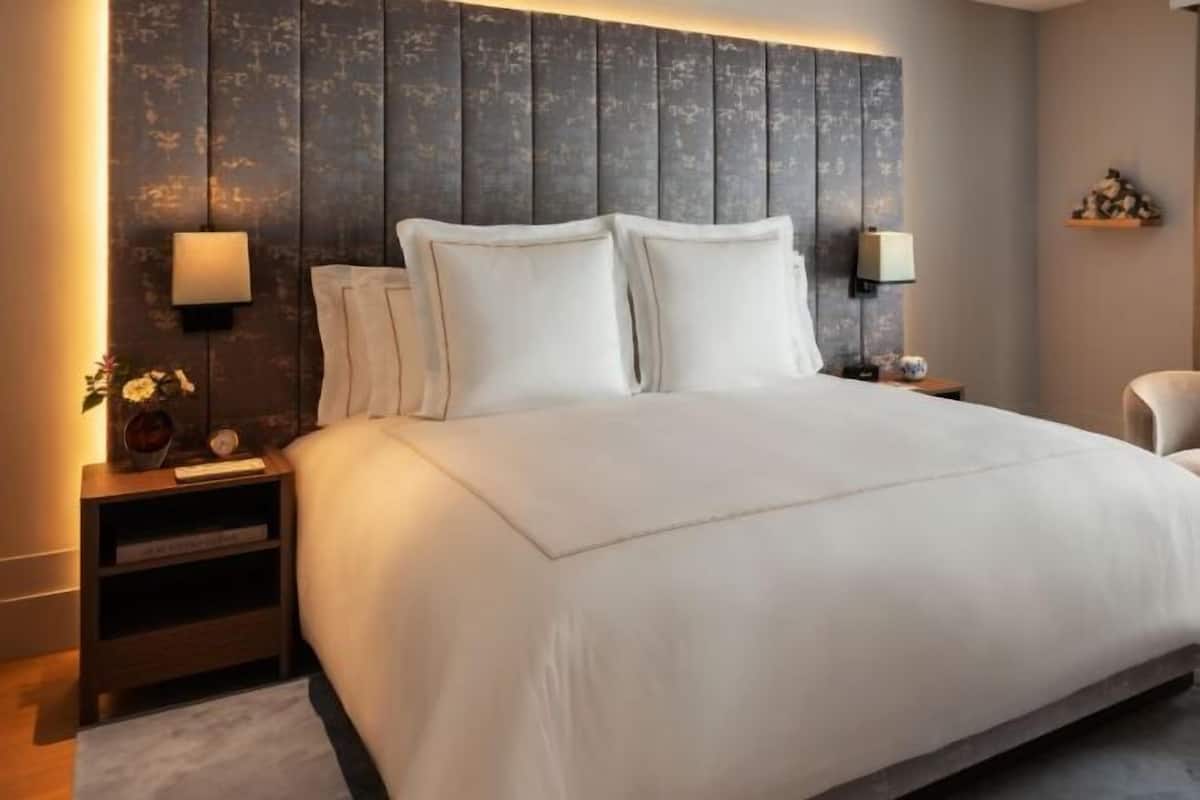 Premium bedding, minibar, in-room safe, bed sheets