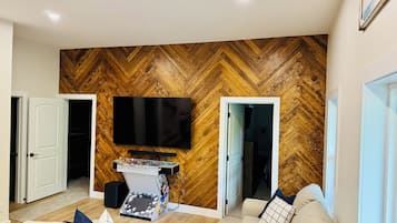 Smart TV, fireplace, table tennis