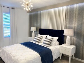 5 chambres, bureau, fer et planche à repasser, lit parapluie