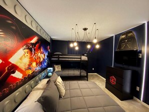 5 soveværelser, skrivebord, strygejern/strygebræt, weekendseng