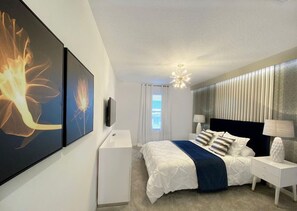 5 室のベッドルーム、デスク、アイロン / アイロン台、旅行用ベビーベッド