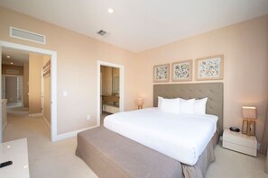 4 chambres, bureau, fer et planche à repasser, lit parapluie