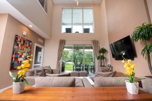 Fernseher, Stereoanlage