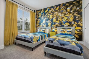 4 chambres, bureau, fer et planche à repasser, lit parapluie