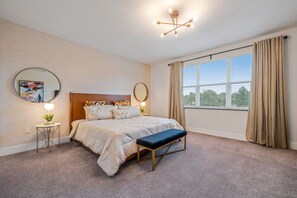 4 chambres, bureau, fer et planche à repasser, lit parapluie