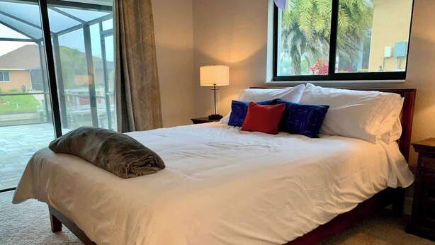 4 bedrooms, iron/ironing board, WiFi, bed sheets