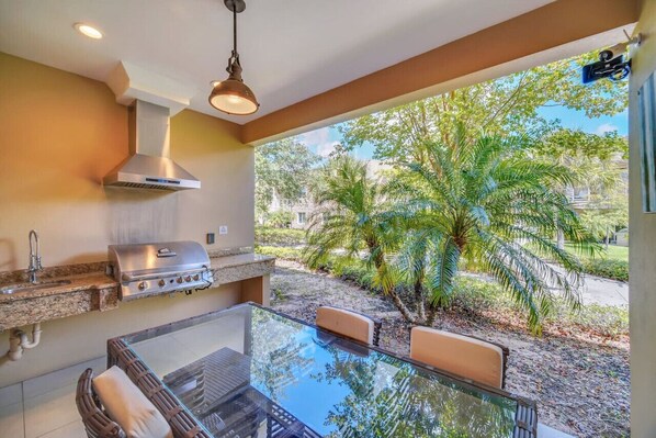 屋外ダイニングエリア