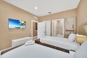 4 bedrooms, desk, iron/ironing board, travel crib