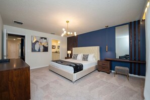 5 bedrooms, desk, iron/ironing board, travel cot