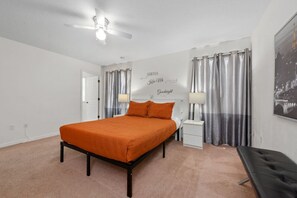 4 Schlafzimmer, Schreibtisch, Bügeleisen/Bügelbrett, Reisekinderbett