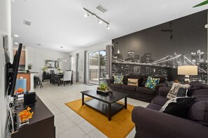 TV, tavolo da ping pong