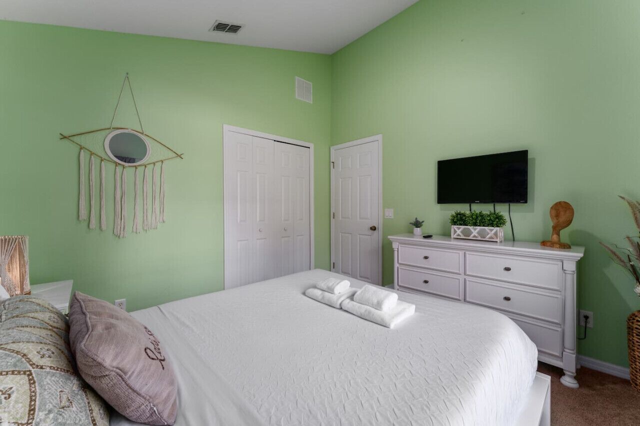 4 camere, una scrivania, ferro/asse da stiro, culla da viaggio