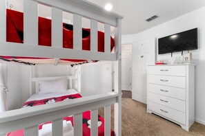 4 Schlafzimmer, Schreibtisch, Bügeleisen/Bügelbrett, Reisekinderbett