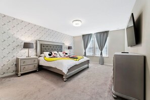 5 soveværelser, skrivebord, strygejern/strygebræt, weekendseng